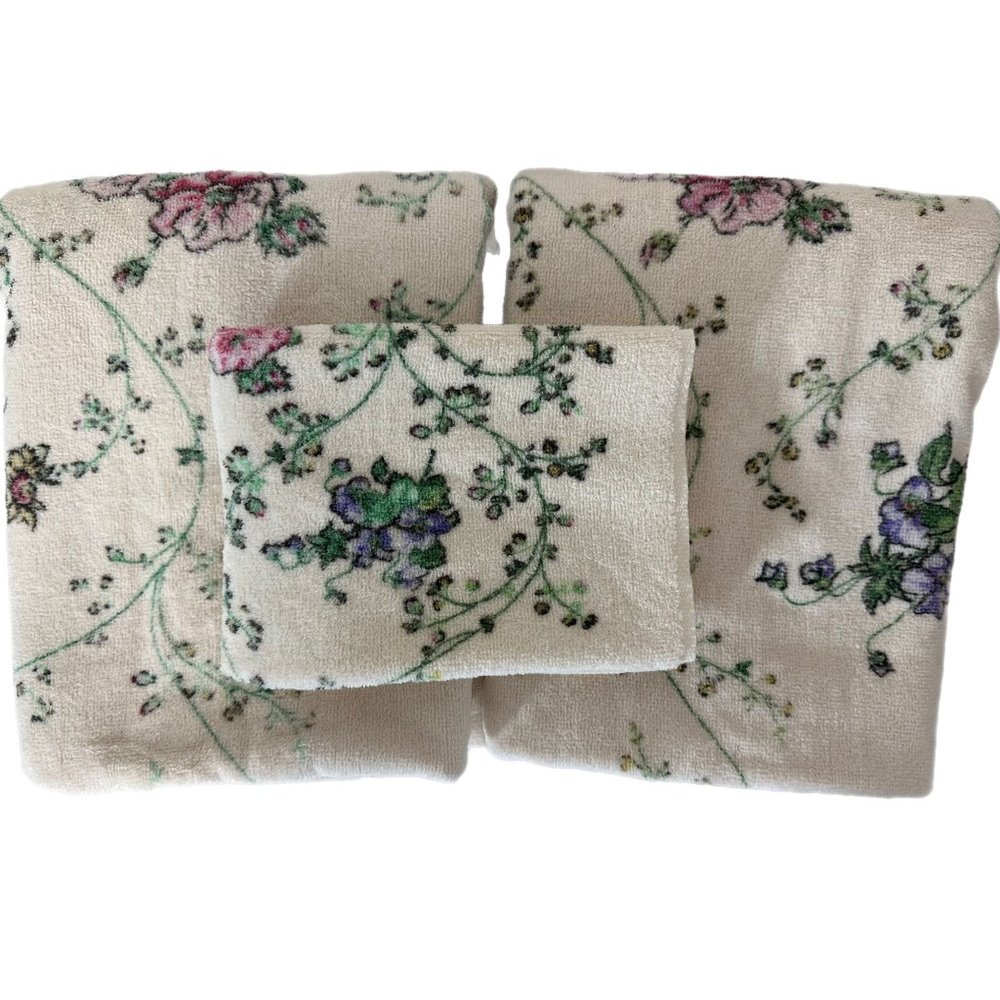JCPenney 2 Bath Towels & 1 Hand Towel Floral Flowers Garden Chic Shabby Cottage